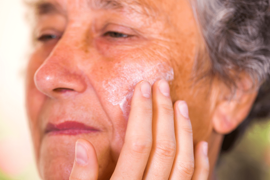 woman-applying-sunscreen-to-her-face